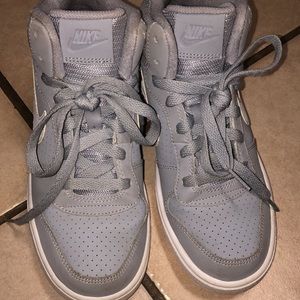 Girls/Women’s High top Nike shoes